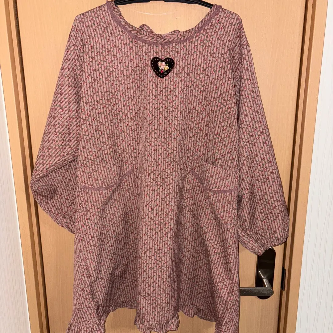 Thumbnail of Floral Smock Stylish Apron for Nursing Care, Breast Brooch Style