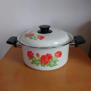 Thumbnail of Rose Pattern Enamelware Dutch Oven