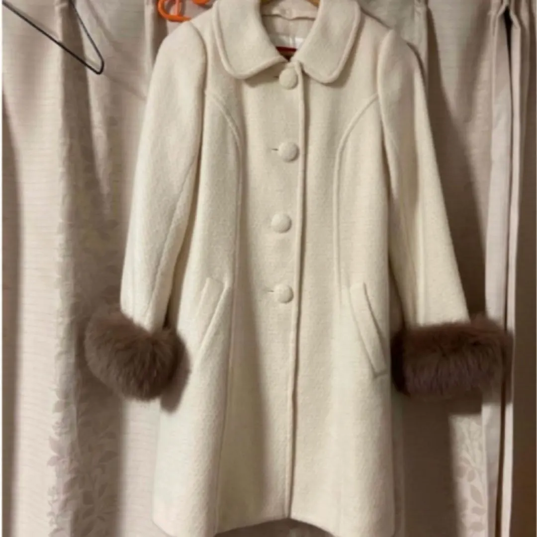 Apuweiser-riche 大衣 的縮圖