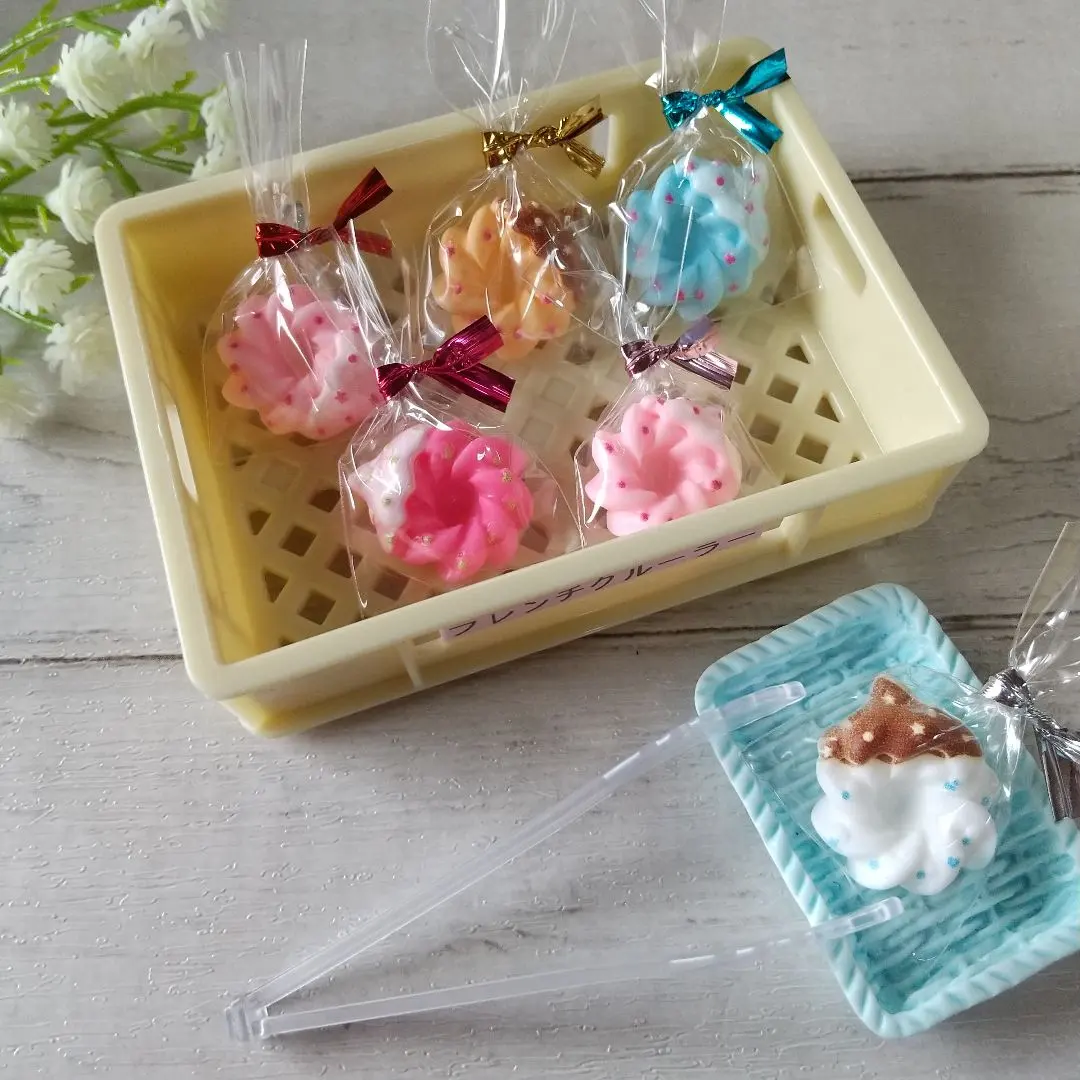 Thumbnail of Bagged French Crueller #1340 Includes food container, tray, and tongs