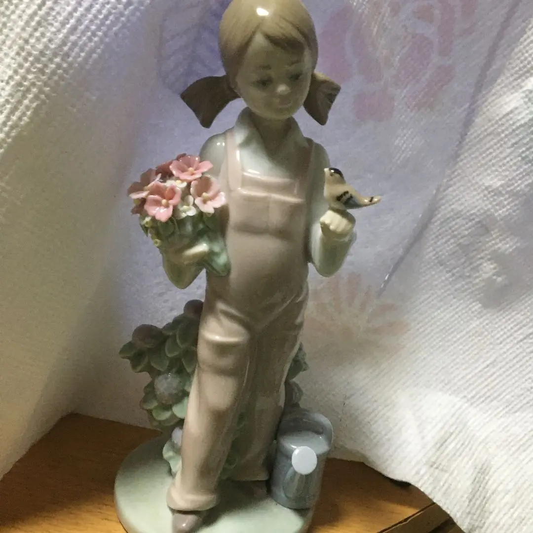 リヤドロ 置物 フィギュリン 小鳥とお友達 8059 少女 動物 鳥 LLADRO リヤドロ 小鳥と話す少女 フィギュア 人形 女性 女の子