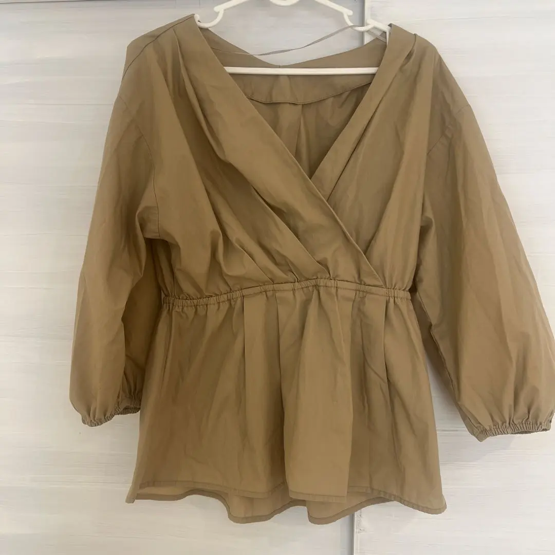 GU 米色 包覆式上衣 S 尺寸 的縮圖