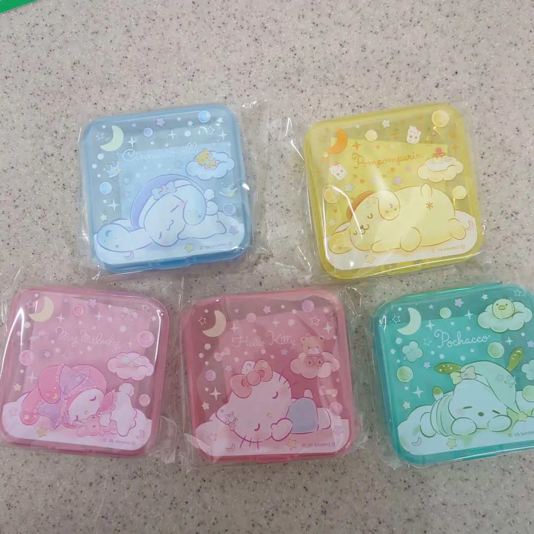 Thumbnail of All types of Seven-Eleven Sanrio accessory cases
