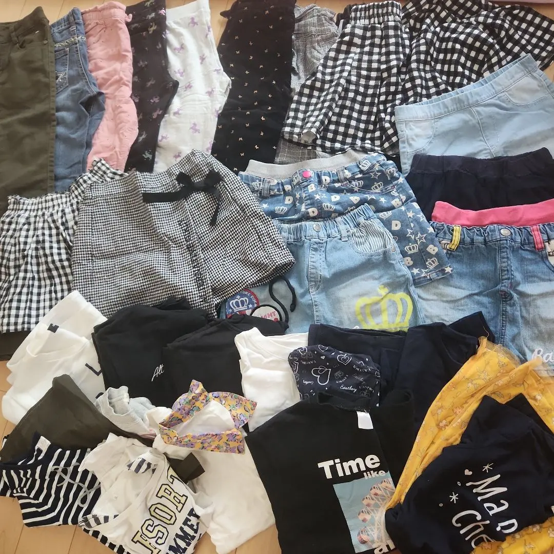 Thumbnail of Girls' clothing set, 140cm, various colors, large quantity