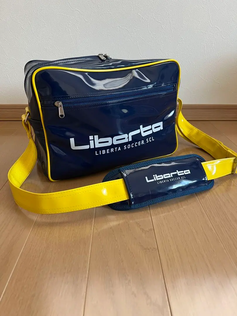 リベルタサッカースクール エナメル素材バック☆おまとめ☆ LIBERTA - リベルタサッカースクール エナメルバッグの通販 by