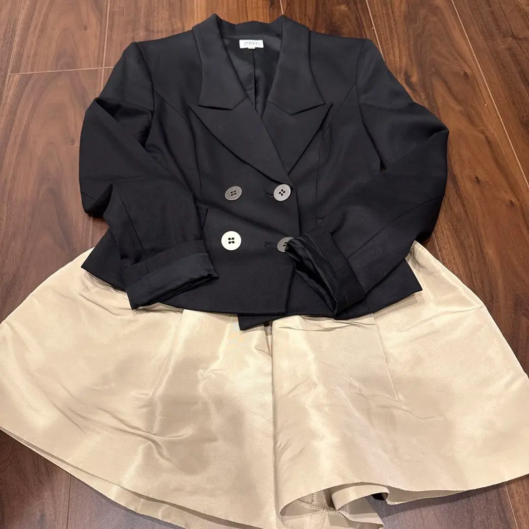 本日限定！【新品未使用】REDVALENTINO  ショートパンツ　黒 テンセルリネンショートパンツ 49AV JUNKO SHIMADA｜クロス