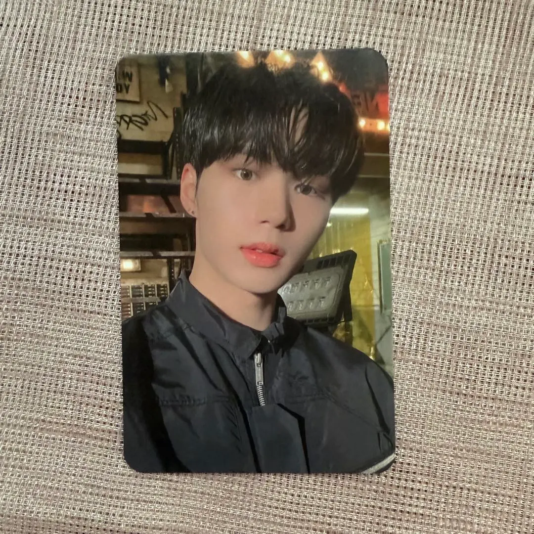 Thumbnail of WEi 5th Album Inclusion Trading Card - Junseo