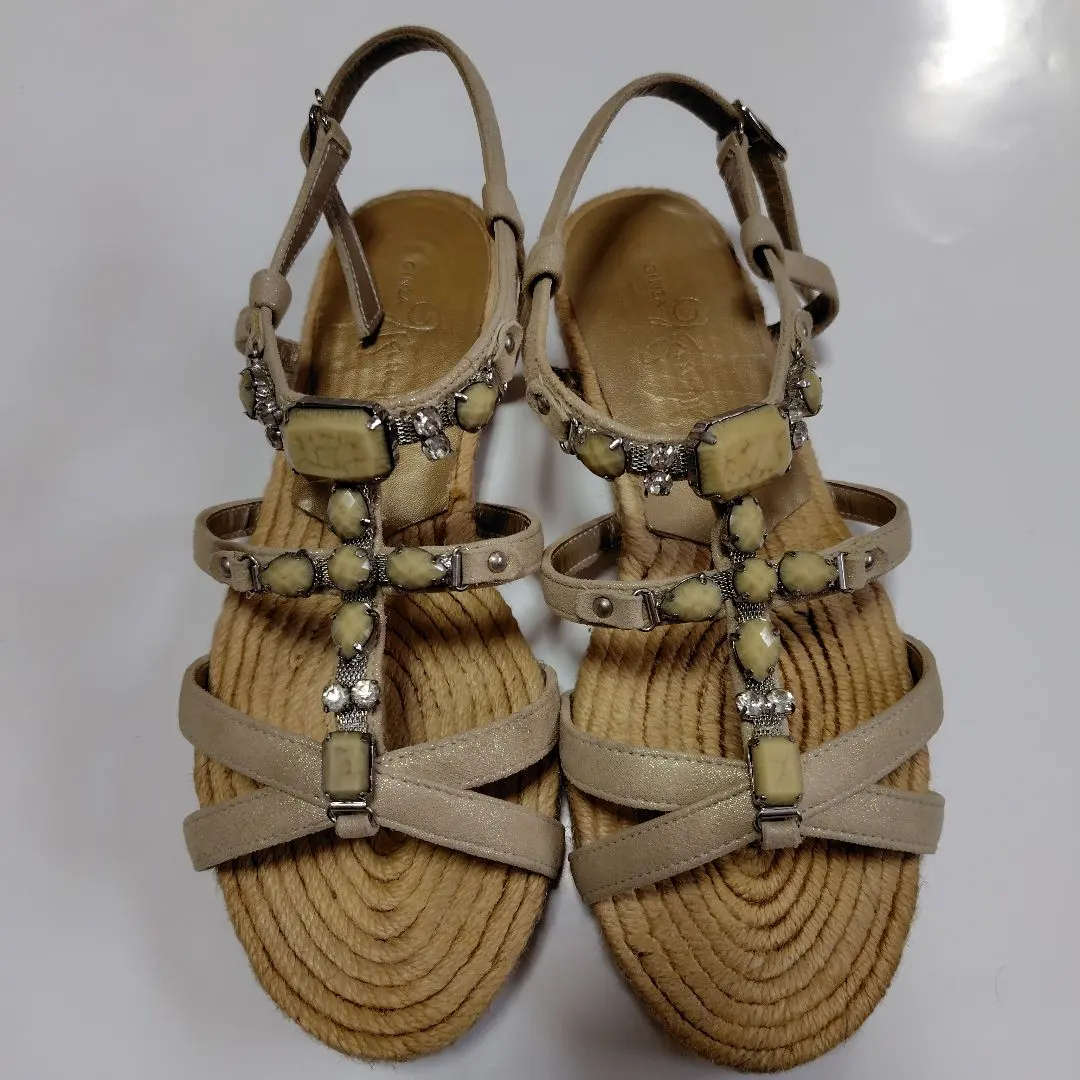 Thumbnail of Ginza Kanematsu Beige Strap Sandals with Bead Embellishments