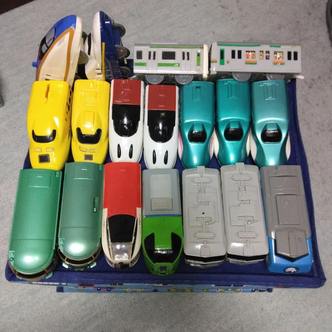 Plarail 麥當勞 開心樂園餐 18輛 合售 的縮圖