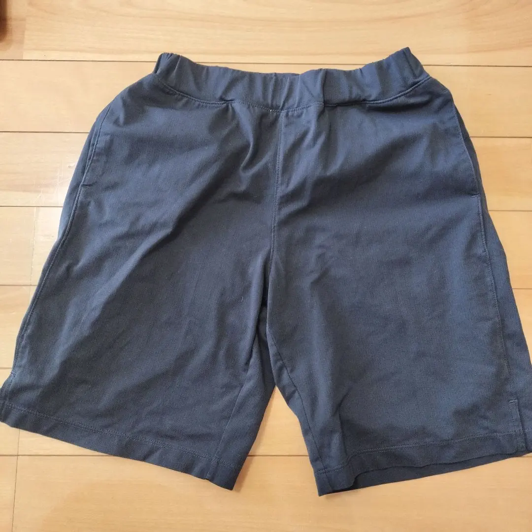 UNIQLO 兒童款 DRY 輕便短褲 130 的縮圖