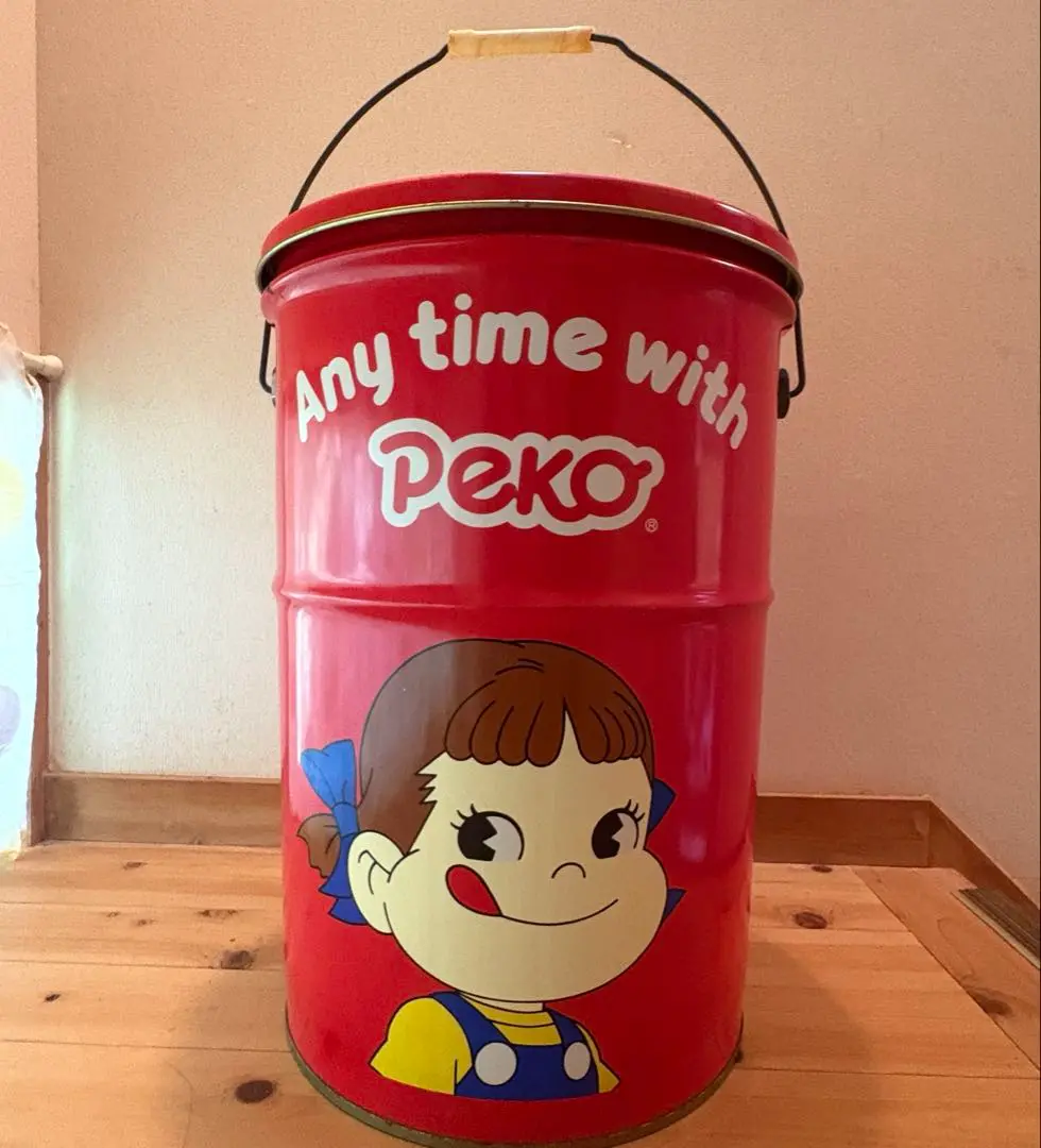 1970年代50年前　不二家ミルキーペコちゃん　スツール缶大　貯金箱 1970年代50年前 不二家ミルキーペコちゃん スツール缶大 貯金箱