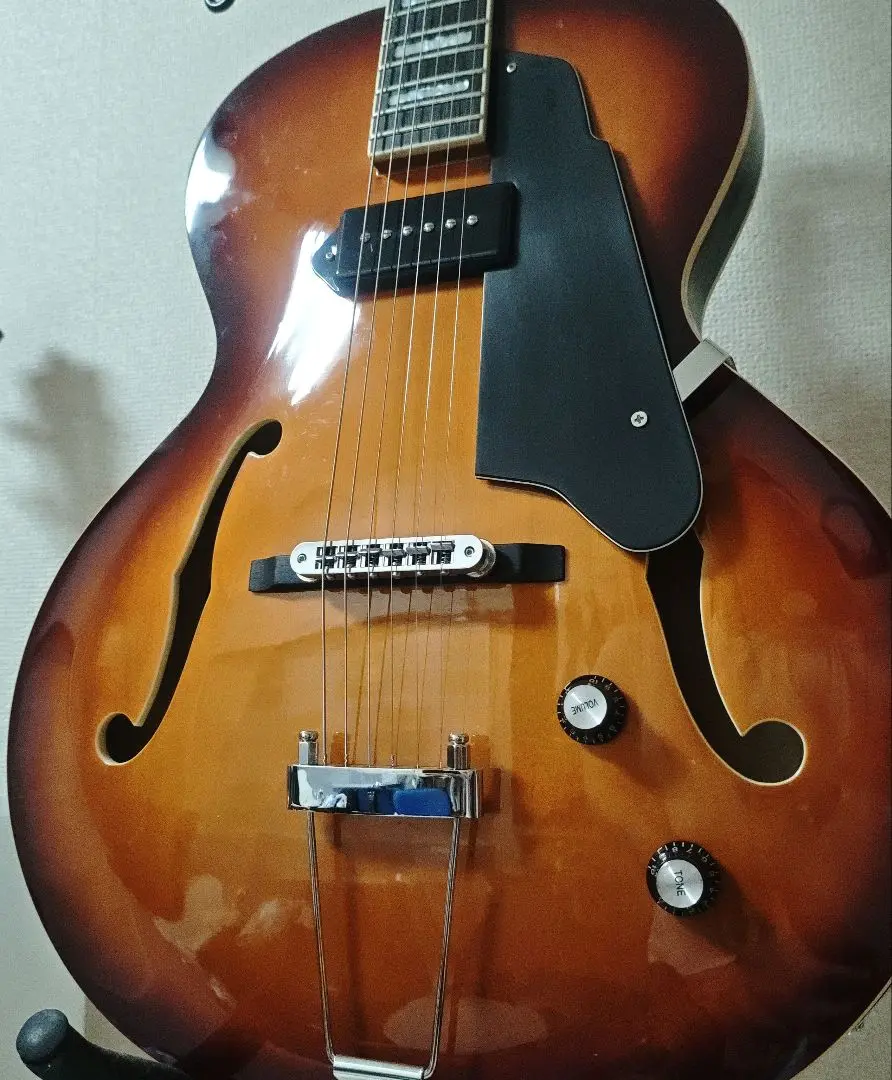 GROTE セミアコ(フルアコ)?＋新品ダダリオ弦１セット付 GROTE セミアコ(フルアコ)?＋新品ダダリオ弦1セット - メルカリ