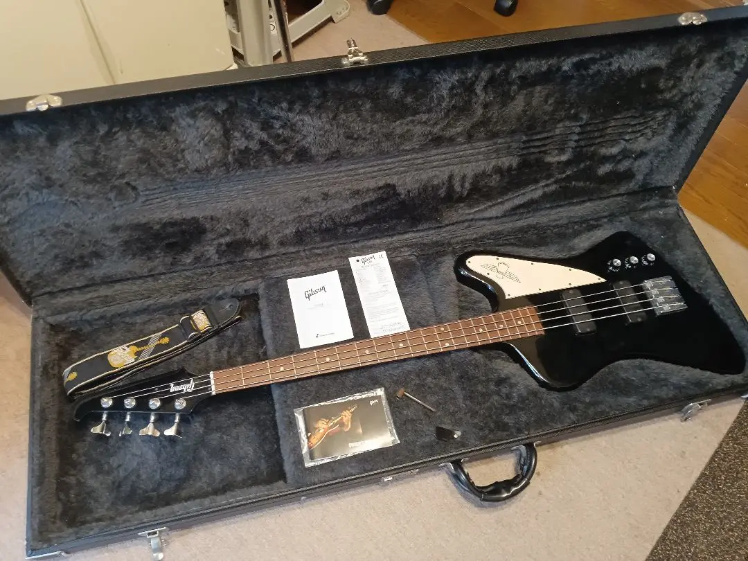 Gibson Thunderbird ブラック ハードケース付き Gibson Thunderbird ブラック ハードケース付き