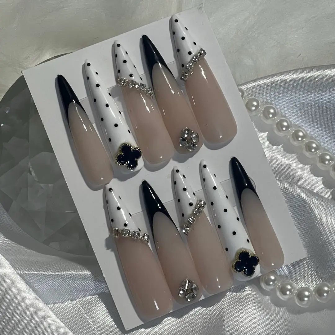 Thumbnail of Nail tips, Gyaru nails, Long, Dot, French, V-cut, Brand nails