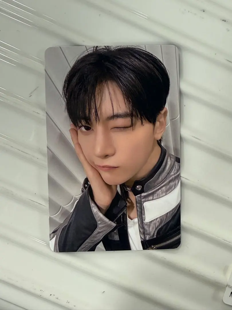 Thumbnail of ZB1 ICONIK Tower Records Venue-Limited Trading Card Benefit: Matthew, and Metyu