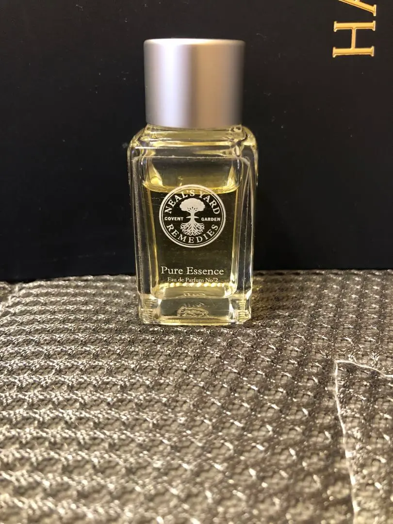【ほぼ未使用】ニールズヤードレメディーズ　オードパルファム Amazon.co.jp: NEAL'S YARD REMEDIES(ニールズヤードレメディー