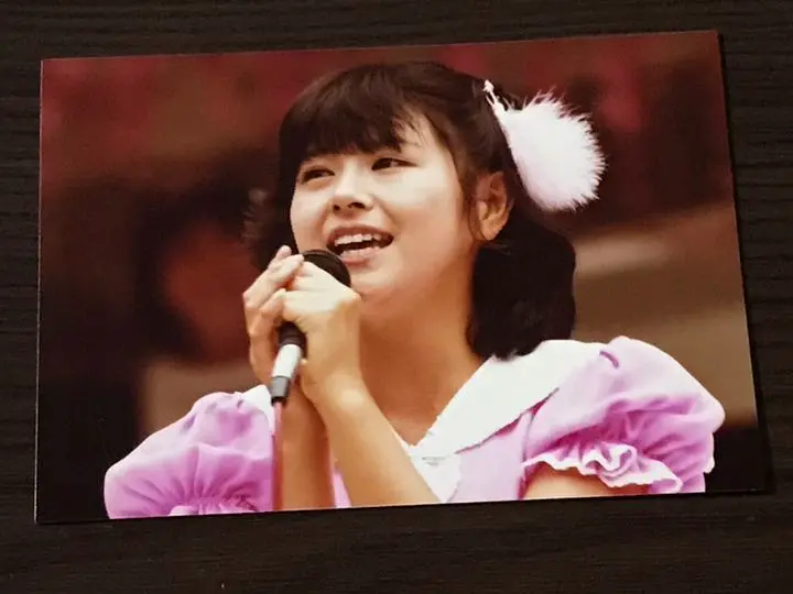 小泉今日子 82・83ライブパンフレット・生写真５枚・ポストカード・ポスター付 アイドル企画「NO MUSIC, NO IDOL?」150号記念！最新版ポスター