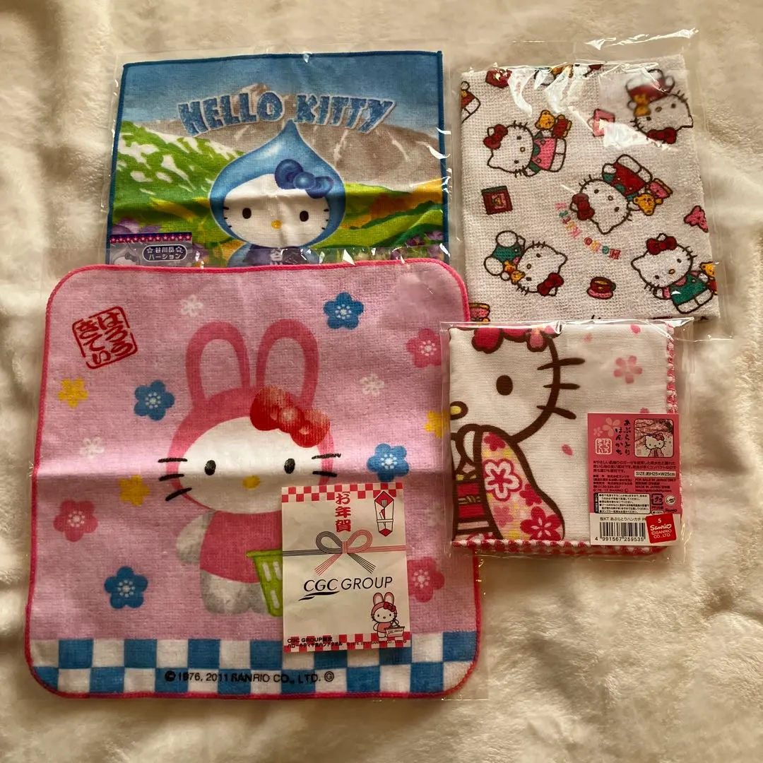 Thumbnail of Hello Kitty gauze handkerchief mini towel oshibori (wet towel) set Sanrio