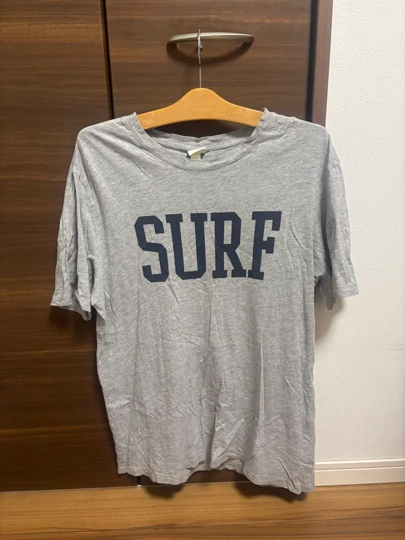 Thumbnail of H&M Surf Print T-shirt, Size M, Gray