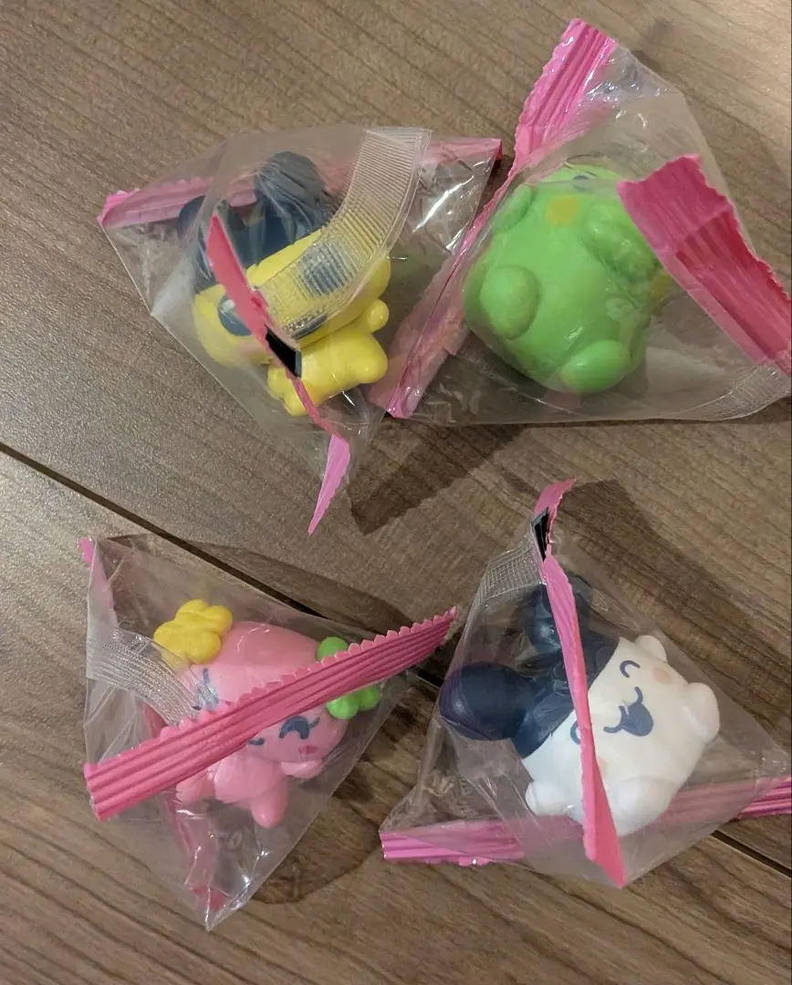 Thumbnail of Tamagotchi Puchi-tto Suwari Masu Mini Figure - 4 Types