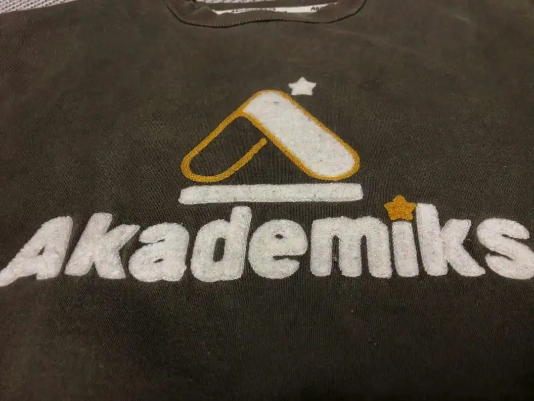 アカデミクス　akademiks ベージュ オーバーサイズ トレーナー 2025年最新】AKADEMIKS トレーナーの人気アイテム - メルカリ