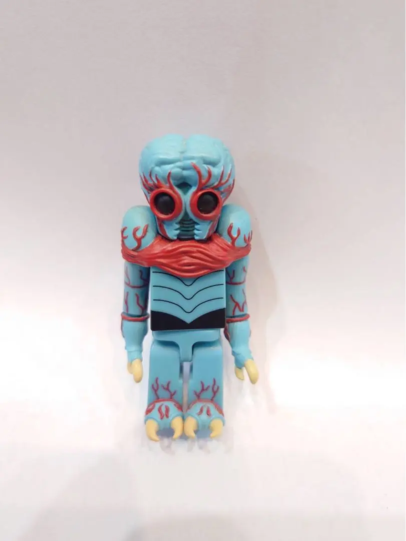 メタルナミュータント　フィギュア　極美品 Amazon.co.jp: Super7 Ultimates Metaluna Mutant (暗闇で青く