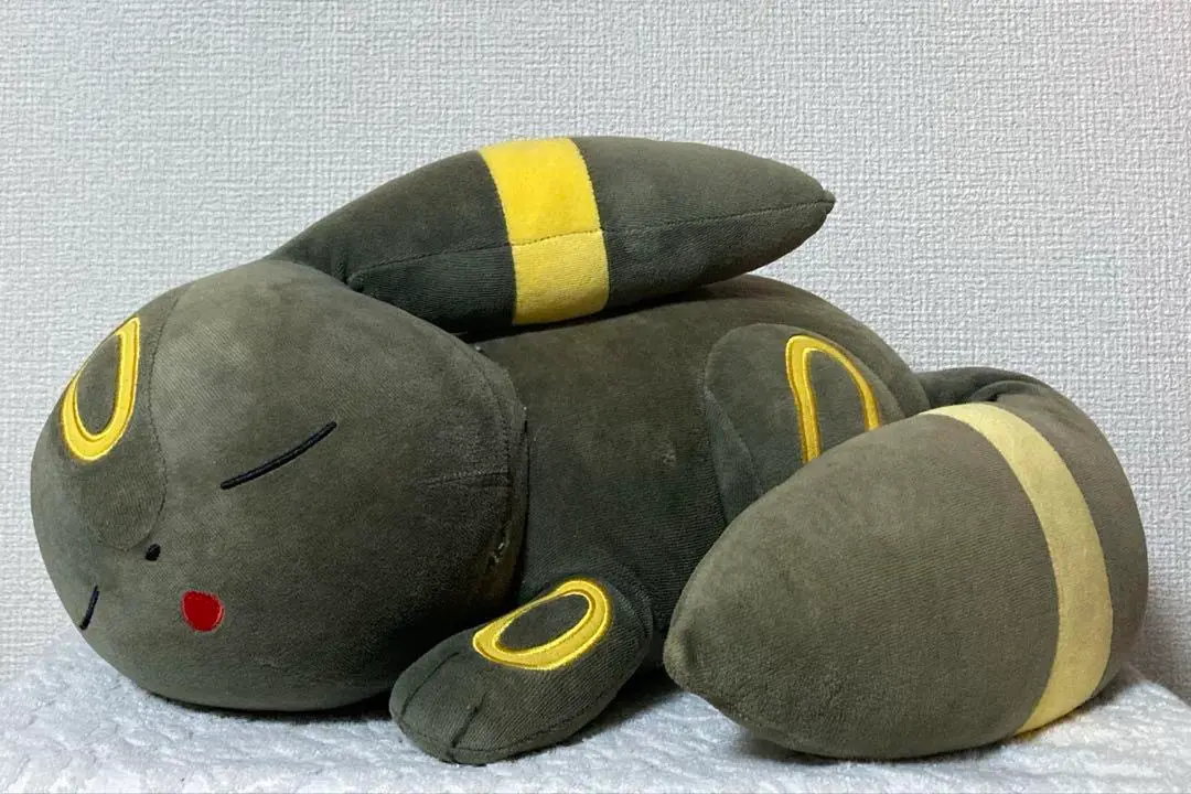 Amazon.co.jp: ぬいぐるみ すやすやブラッキー 22.5×55×42(H×W×D