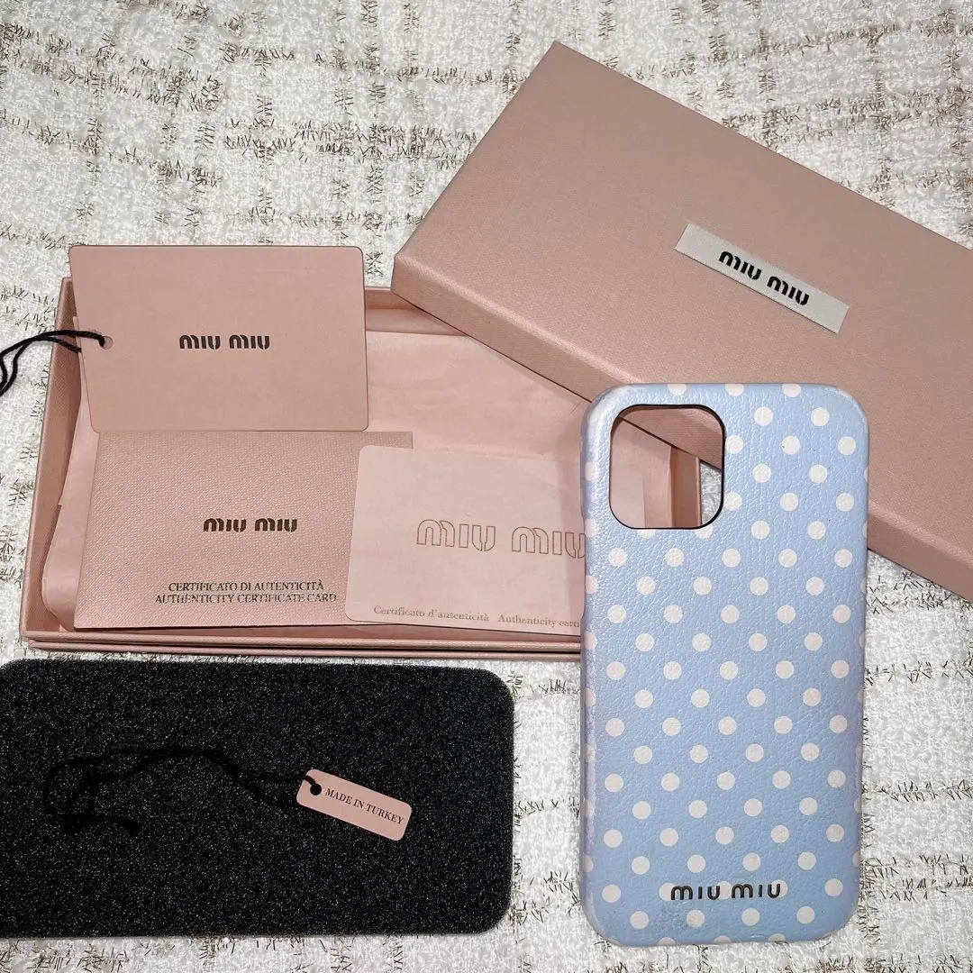極美品 miumiu iPhone 12/12 Proケース チェーン付き 極美品 miumiu iPhone 12/12 Proケース チェーン付き