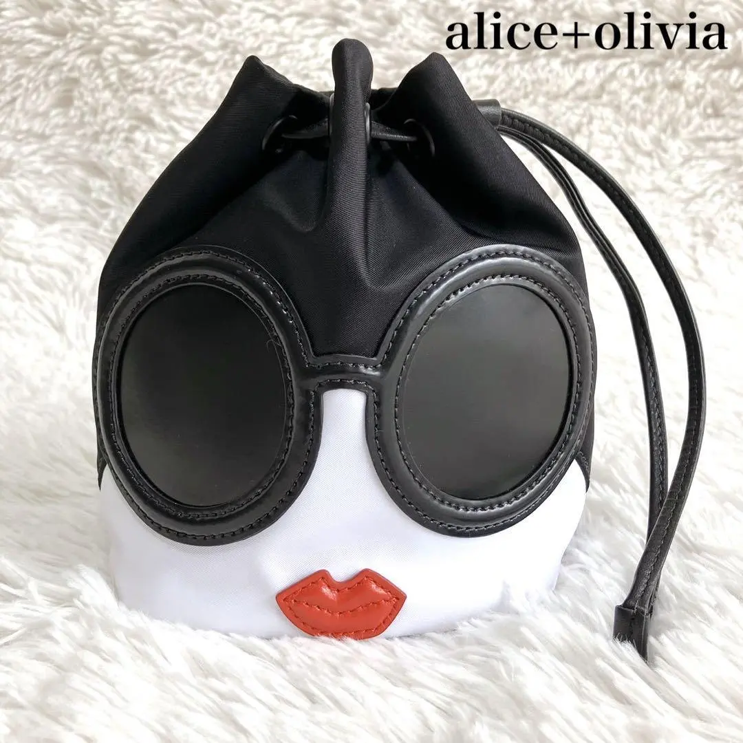 Alice+Olivia（アリスオリビア）　ポーチ　新品　タグ付き Alice+Olivia（ポーチ）のフリマアイテム一覧