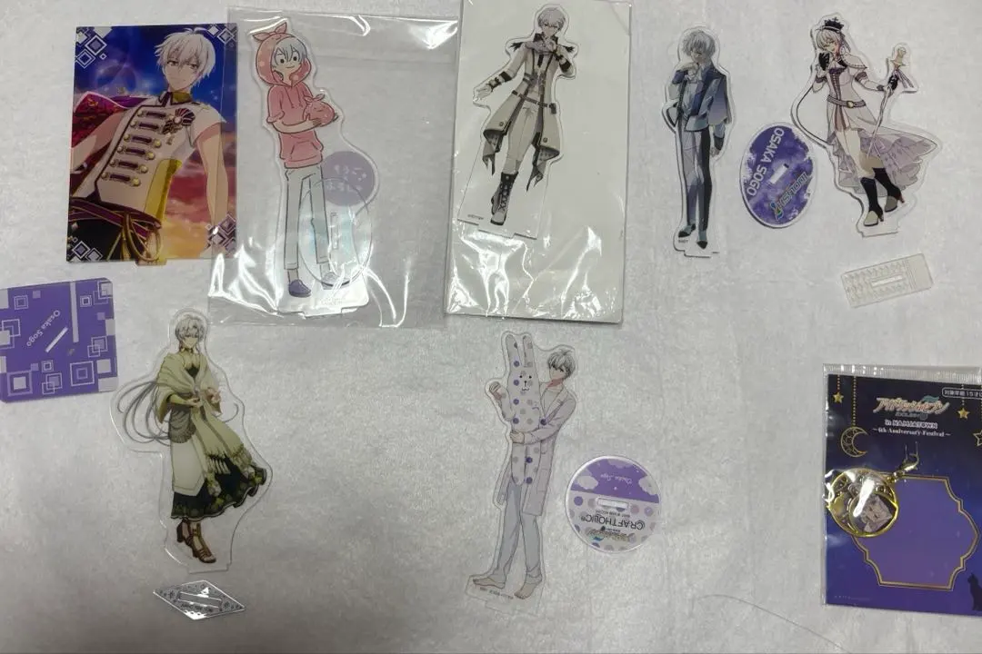 Thumbnail of Acrylic stand, acrylic stands, can badges, Sougo Osaka, bundled sale
