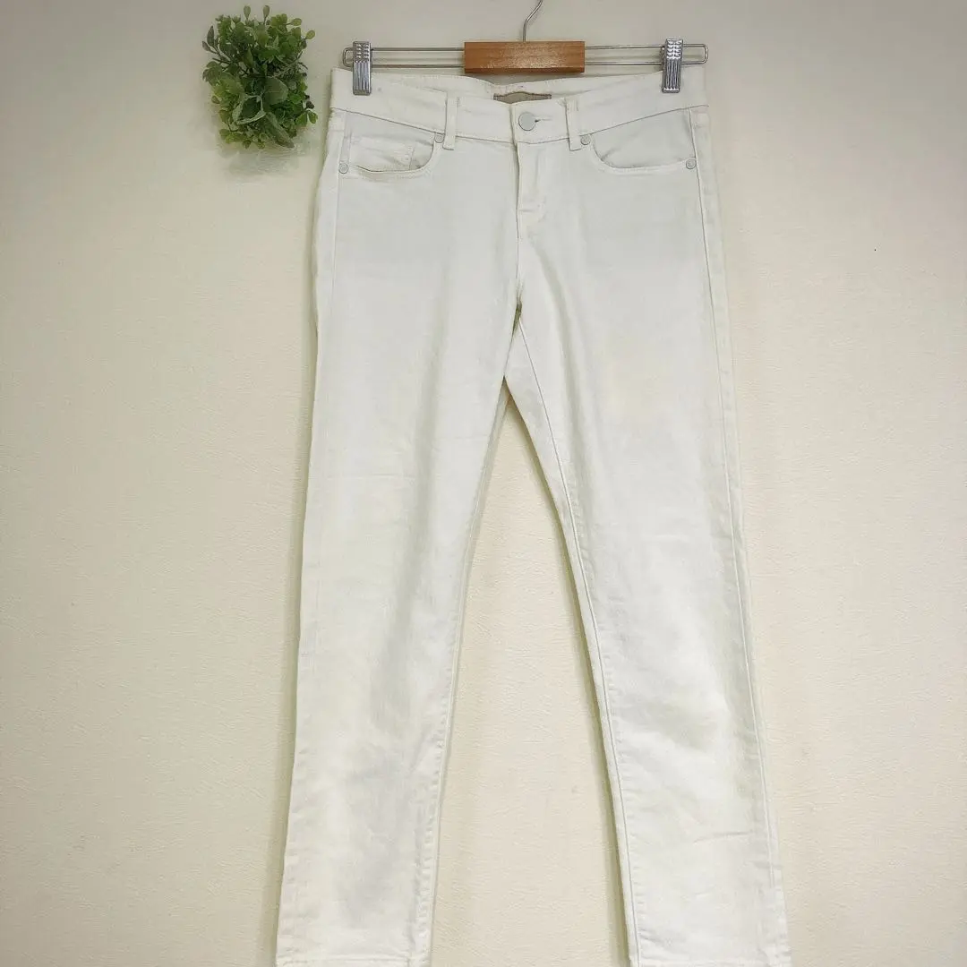 Thumbnail of UNIQLO Pants White Slim Fit M Women's Clean Look