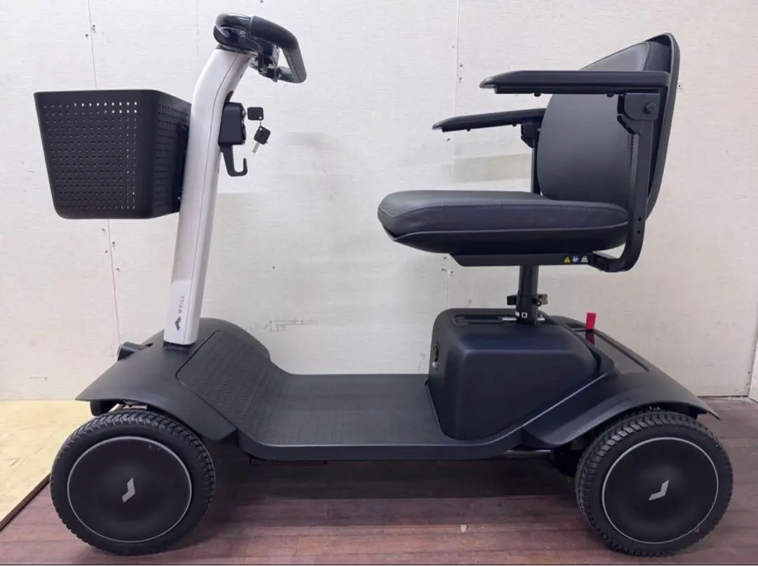 電動車椅子WHILL model-C黒×ゴールドバッテリー2個セット中古品