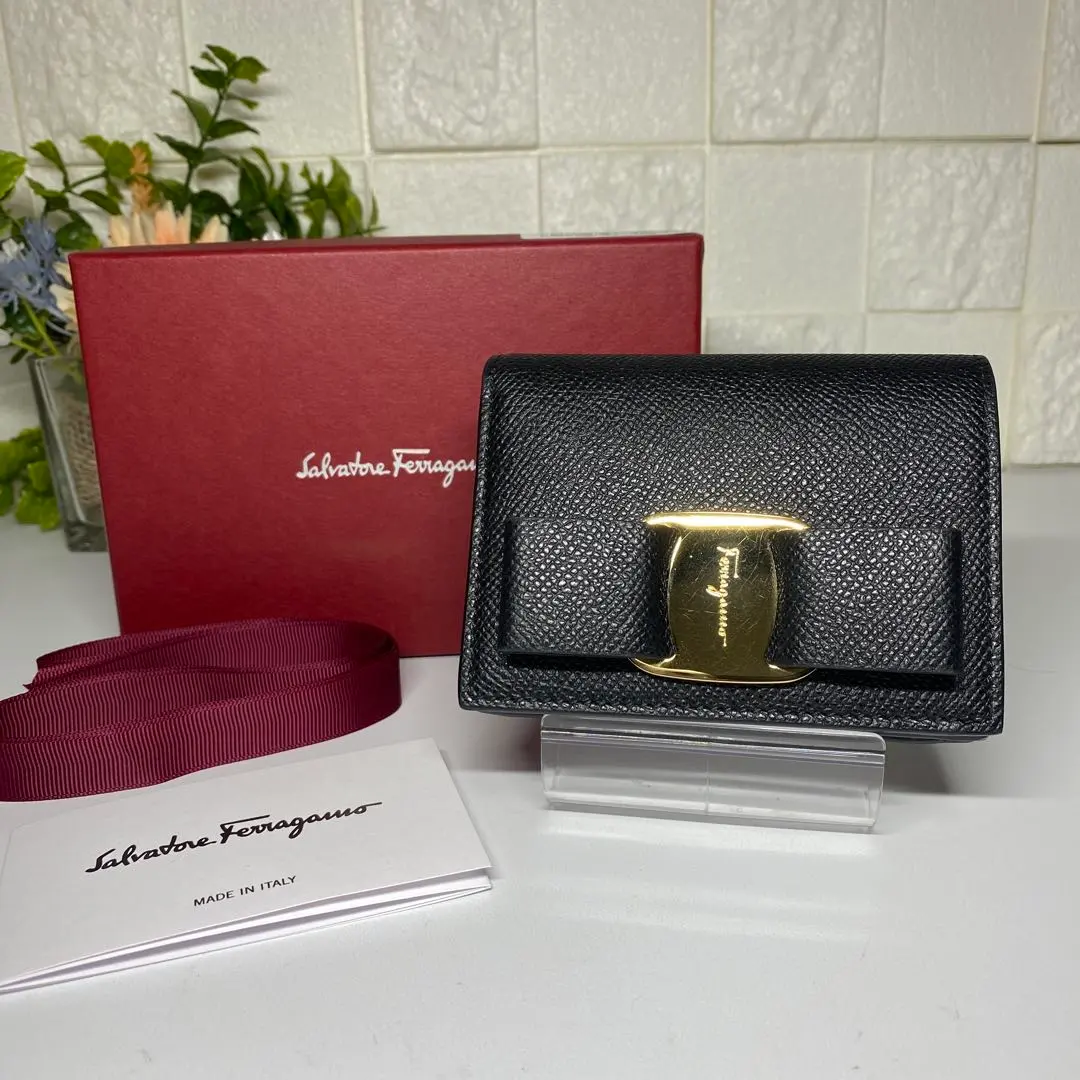 超美品 FERRAGAMO 黑色 蝴蝶結 摺疊錢包 黑 金色配件 的縮圖