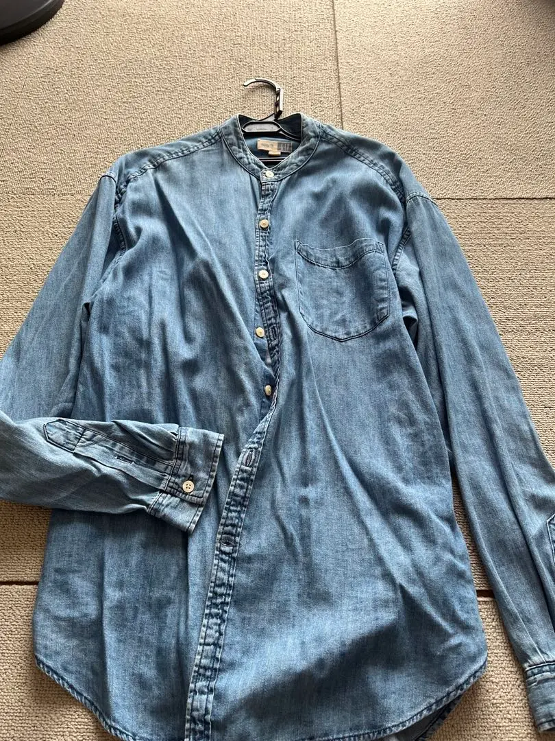 Thumbnail of Gap shirt