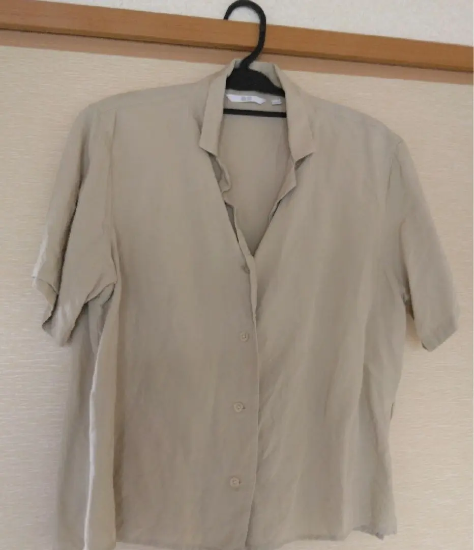 Thumbnail of Women's short-sleeved shirt