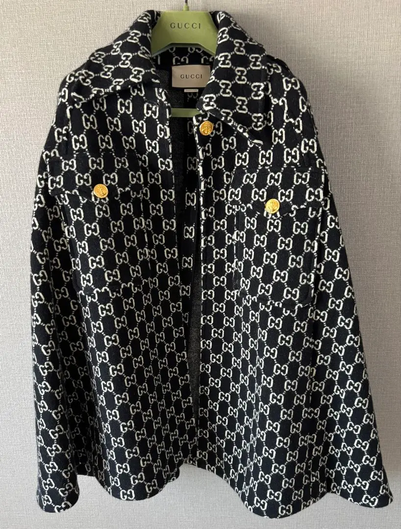 GUCCI グッチ 新品タグ付き リバーシブルGG ケープ⭐︎ポンチョ グッチ グッチ ポンチョ ケープ リバーシブル - 質屋通り商店街