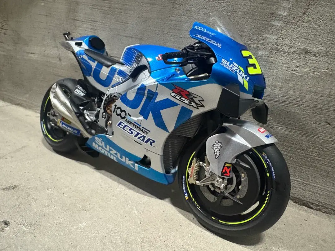 タミヤ マスターワークコレクション スズキ GSX-RR #42 A・リンス車 創設100周年の年に頂点に輝いたMotoGPマシン「チーム スズキ