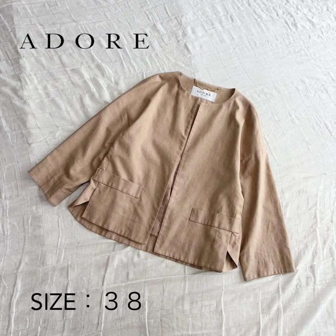 【極美品】ADORE アドーア ノーカラーショートジャケット ギャザー ベージュ 2025年最新】ADORE カラー：ベージュ系 ノーカラージャケットの