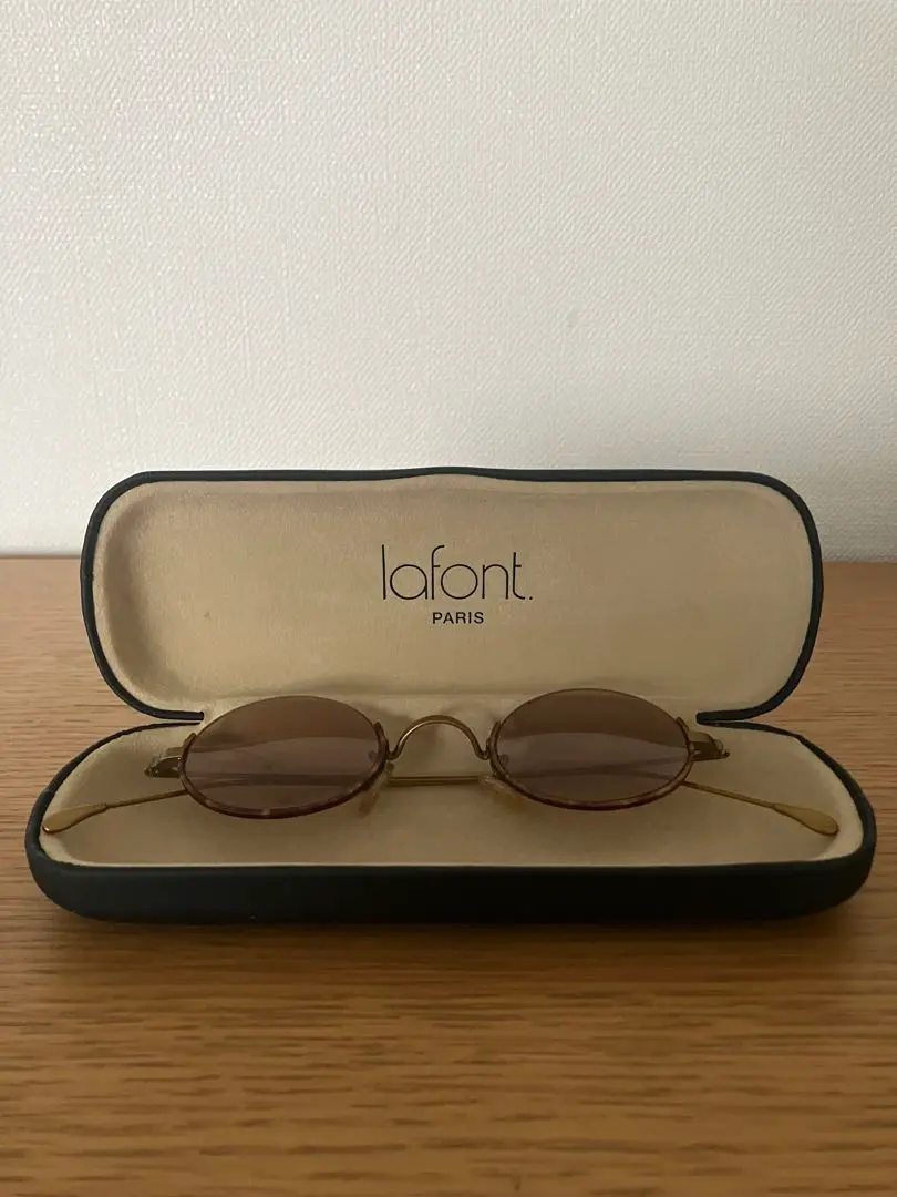 lafont ブラウンオーバルサングラス ケース付き lafont ブラウンオーバルサングラス ケース付き lafont ブラウン