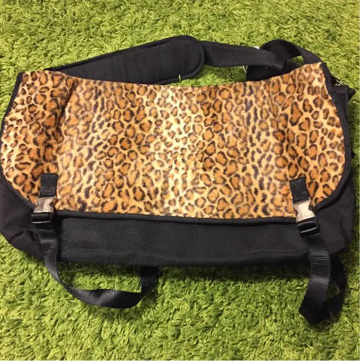 【ほぼ 新品一回のみ使用！！】ロリンザLORINZAMESSENGERBAGXS セール】LORINZA / MESSENGER BAG S（メッセンジャーバッグ