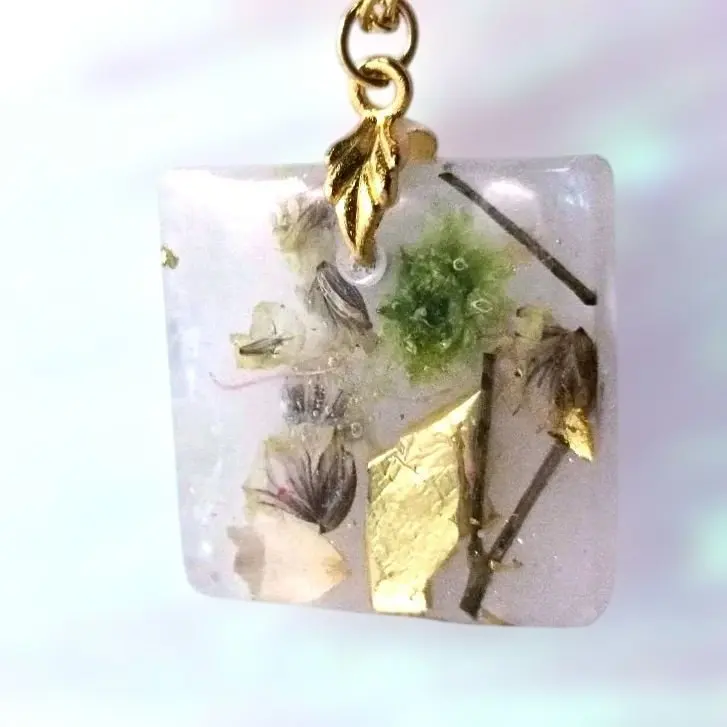 Thumbnail of Pendant Necklace Resin Dried Flower Gold Leaf White Handmade