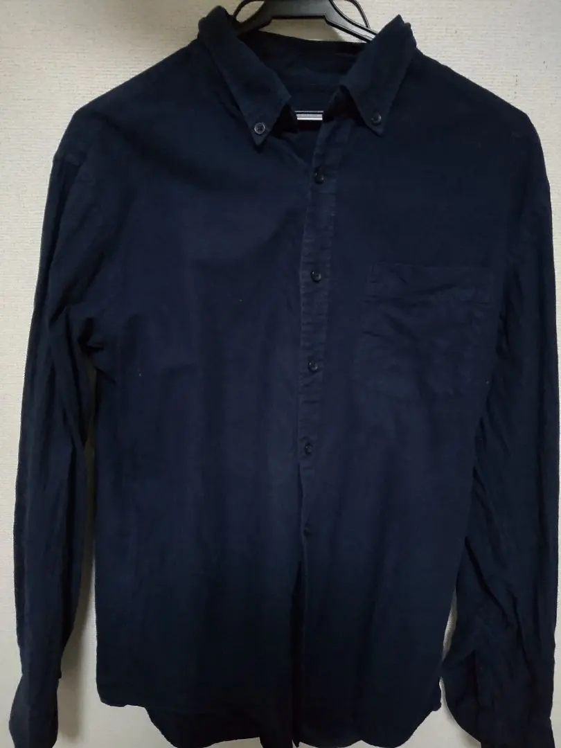 UNIQLO 法蘭絨鈕扣領長袖襯衫 海軍藍 L 的縮圖