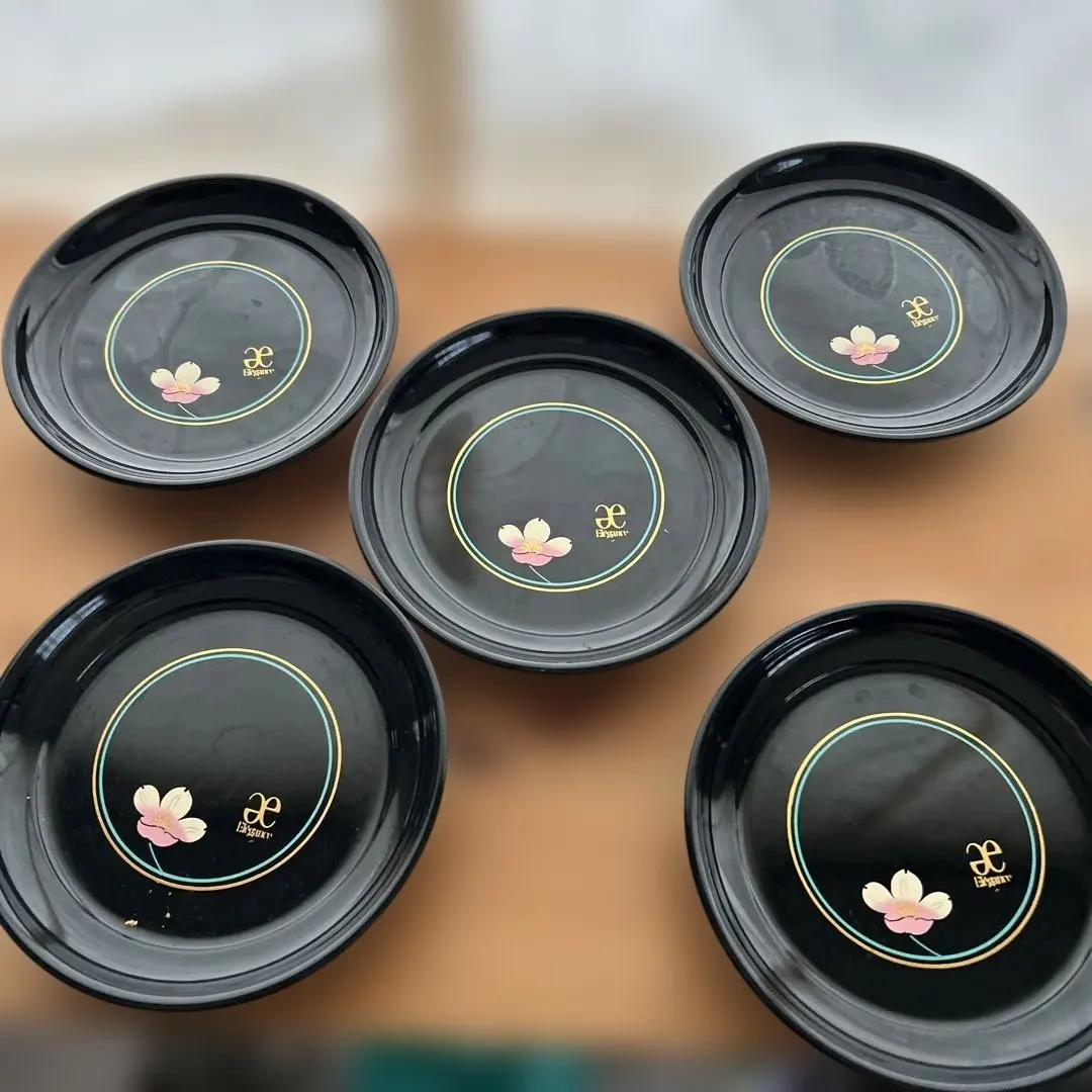 Thumbnail of Plastic plate, diameter 14cm, height 2.5cm