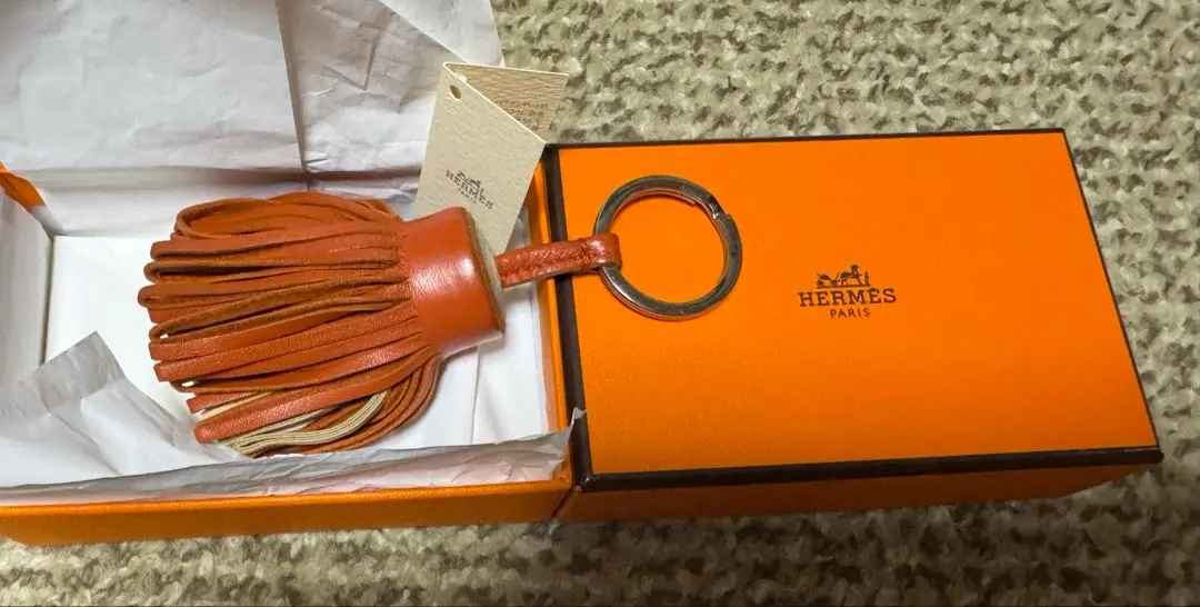 ★HERMES★ ストール ロゴ 馬車 フリンジ レッド ブラック タグ無し org.jpg