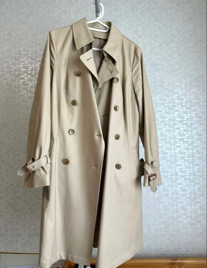 Thumbnail of Beige trench coat for suits