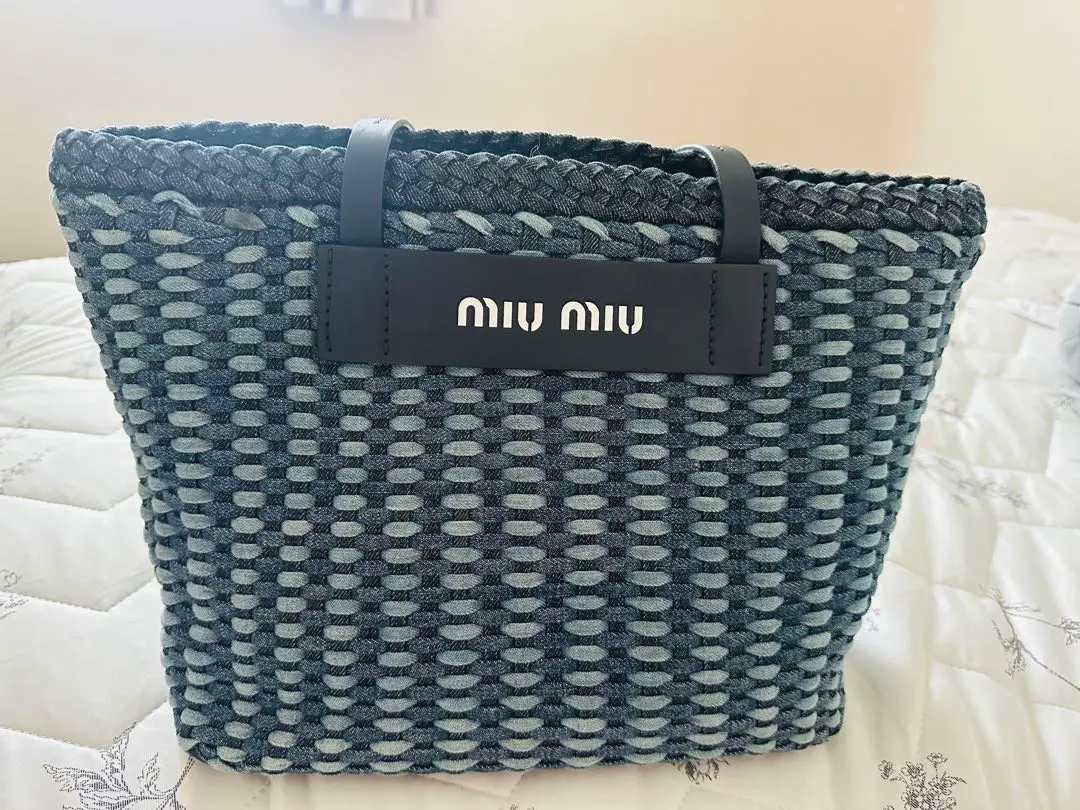 超希少・美品　ミュウミュウ　トートバッグ　アーカイブ　刺繍ロゴ　デニム　ブルー 楽天市場】ミュウミュウ miumiu バッグ トートバッグ 5BA219