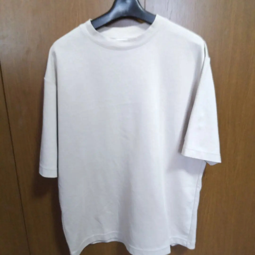 Thumbnail of UNIQLO U Men's T-shirt, Size L