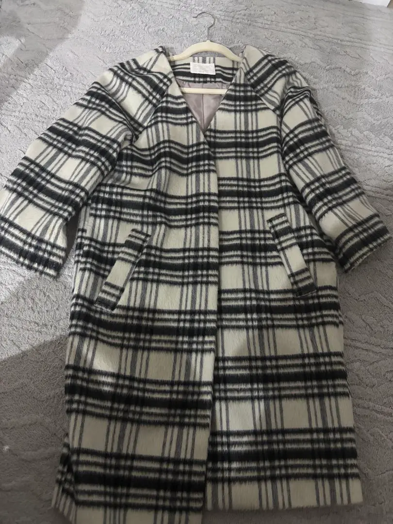 Thumbnail of Women's coat