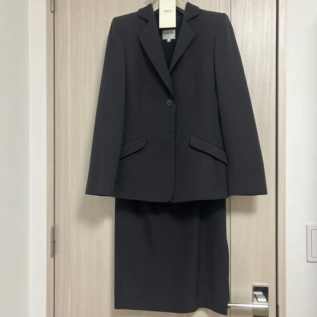 未使用級⭐︎ARMANI COLLEZIONI 黒 シンプル定番 スカートスーツ 2025年最新】ARMANI COLLEZIONI ビジネス スカートスーツ上下の