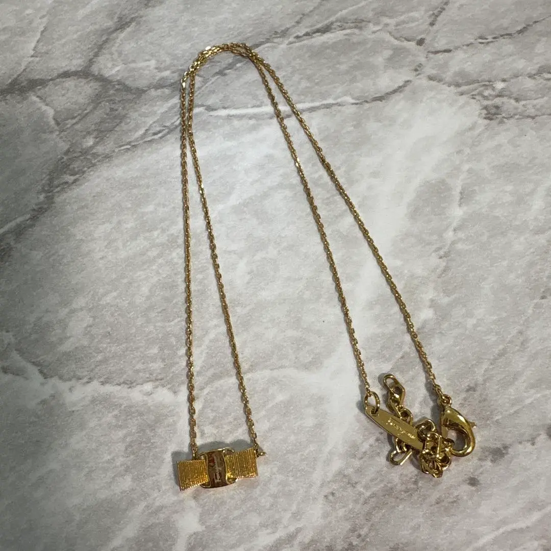 rurika【極美品★ほぼ未使用】フェラガモ リボン型ネックレス 極美品☆ほぼ未使用】フェラガモ リボン型ネックレス ヴァラ